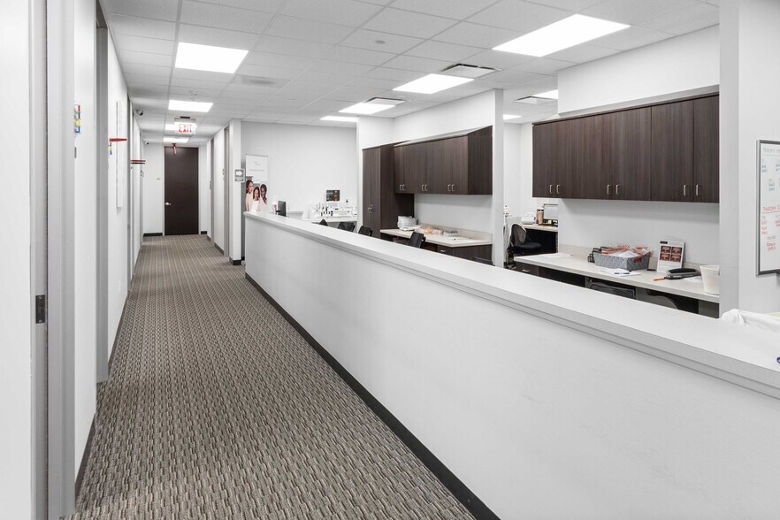 More Photos Of 202 N Texas Ave, Webster Medical For Lease