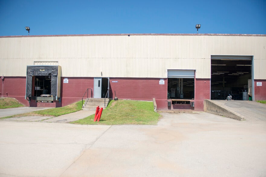 More Photos Of 900 Dutchess Tpke, Poughkeepsie Warehouse For Lease