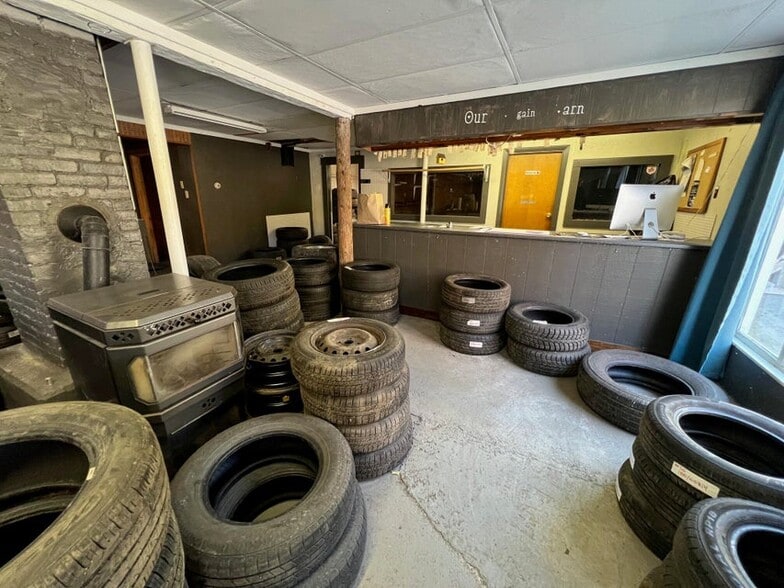 More Photos Of 42 Elm St, Guilford Freestanding For Sale