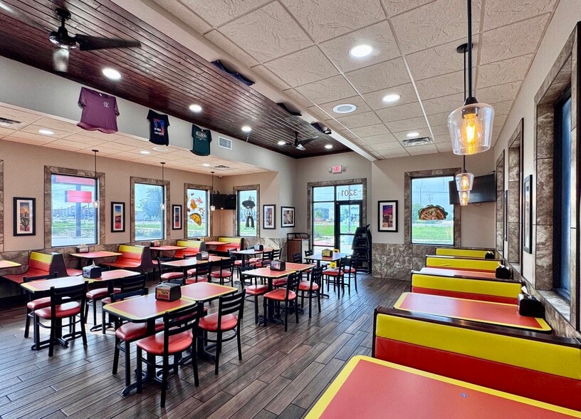 More Photos Of 3201 W Stan Schlueter Loop, Killeen General Retail For Sale