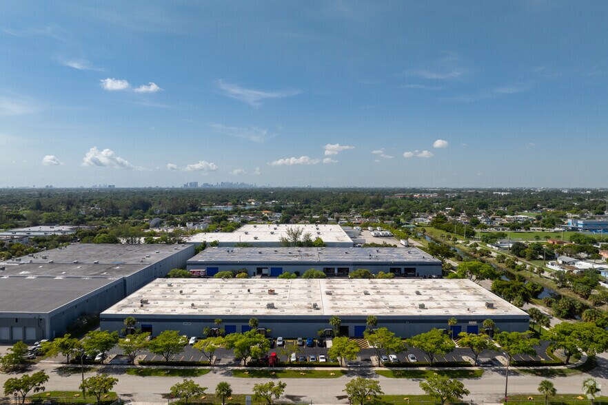 More Photos Of 1588-1600 NW 159th St, Miami Warehouse For Lease