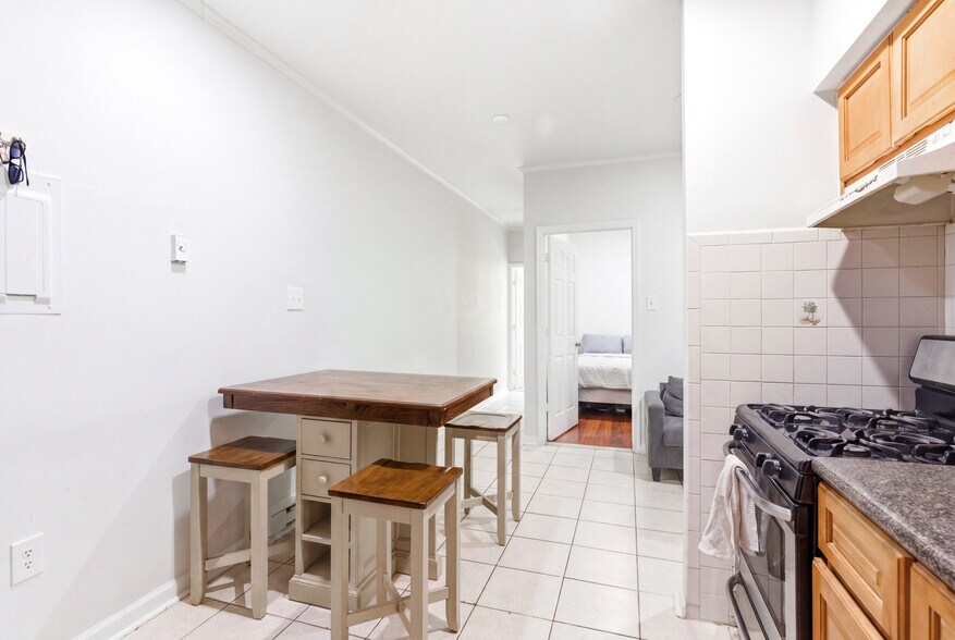 More Photos Of 99 Pulaski St, Newark Apartments For Sale