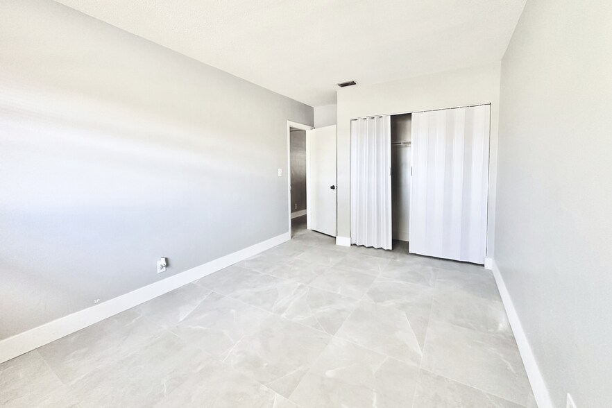 More Photos Of 999 W Prospect Rd, Oakland Park Apartments For Sale