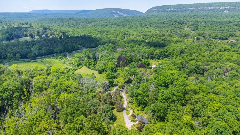 More Photos Of 62 Mount Pleasant Rd, Columbia Specialty For Sale