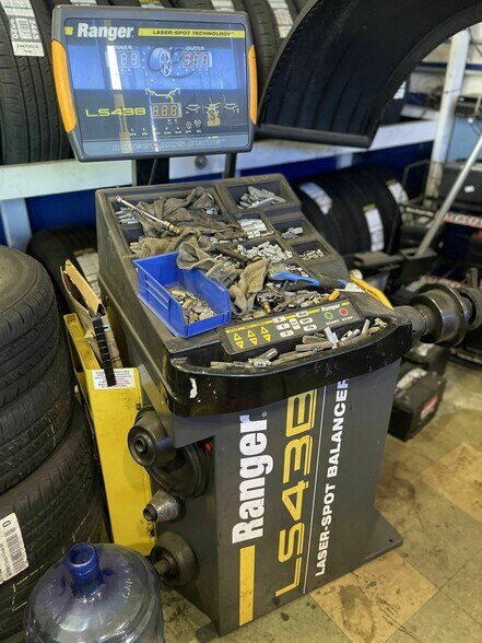 More Photos Of 635 Burnham Ave, Calumet City Auto Repair For Sale