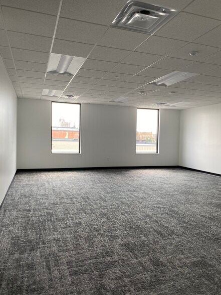 More Photos Of 504 Broadway St, Alexandria Storefront Retail Office For Lease