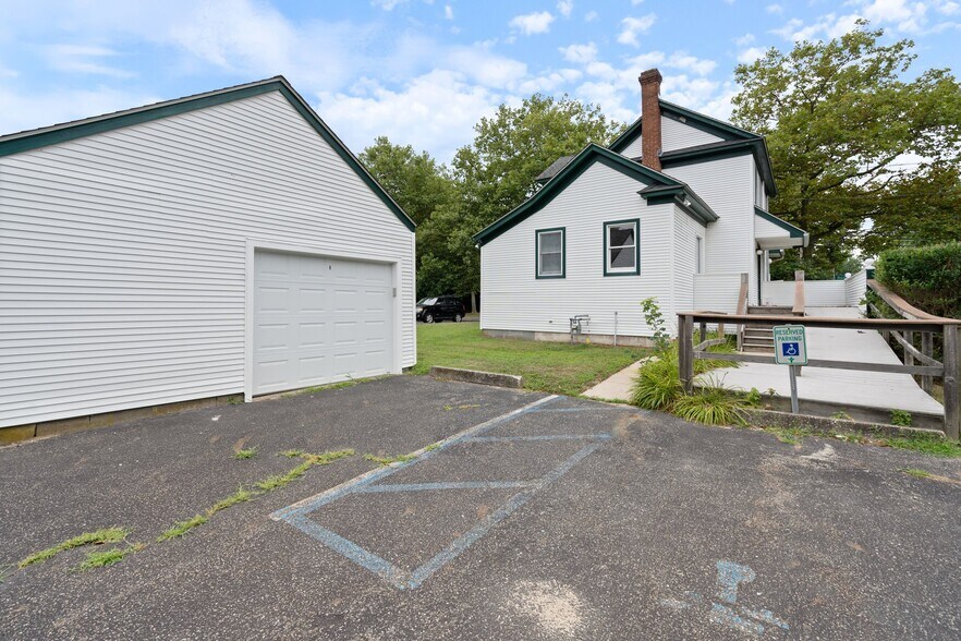 More Photos Of 1228 Roanoke Ave, Riverhead Medical For Sale