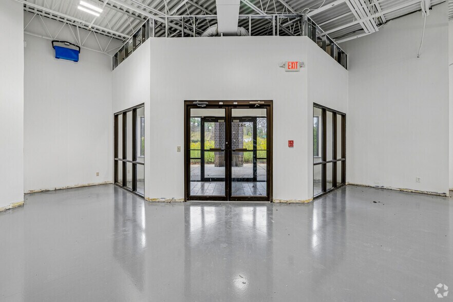 More Photos Of 343 E 82nd St, Chaska Warehouse For Sale