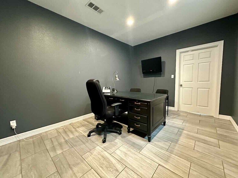 More Photos Of 8351 Bryant Dr, Silsbee Warehouse For Sale