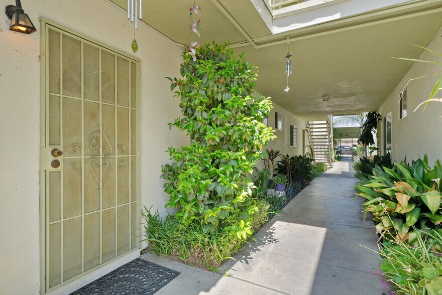 More Photos Of 13520 Victory Blvd, Van Nuys Apartments For Sale