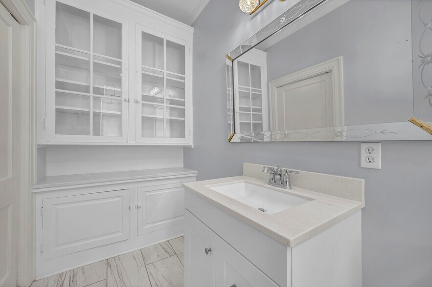 More Photos Of 8 S 7th St, Wilmington Office For Sale