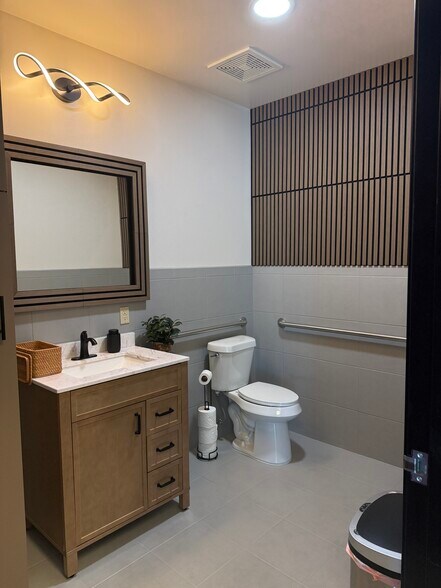 More Photos Of 15255 N 40th St, Phoenix Medical For Sale