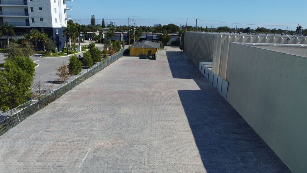 More Photos Of 1627 S Dixie Hwy, Pompano Beach Industrial For Lease