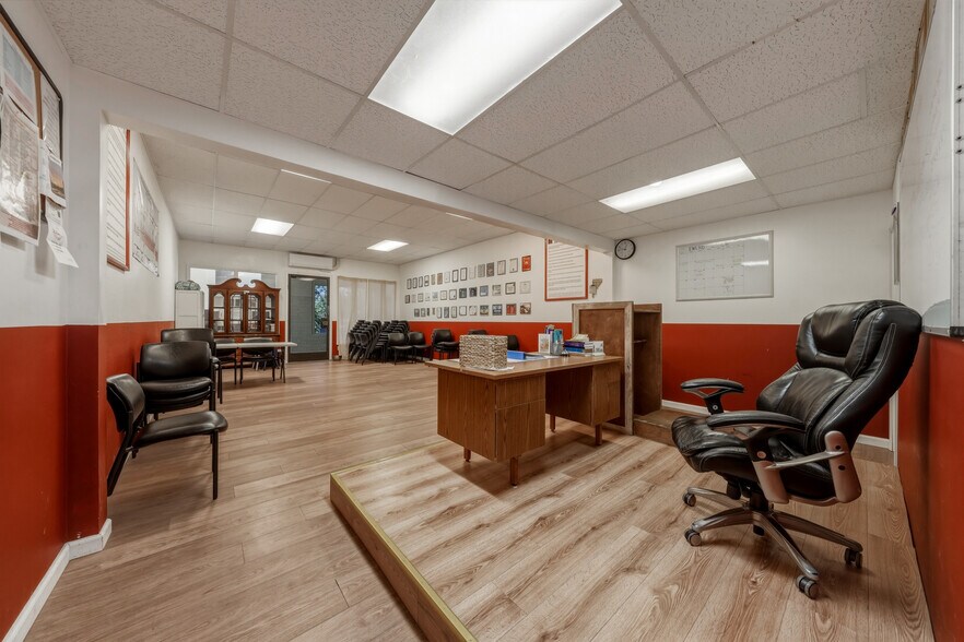 More Photos Of 14420 Lakeshore Dr, Clearlake Office For Sale