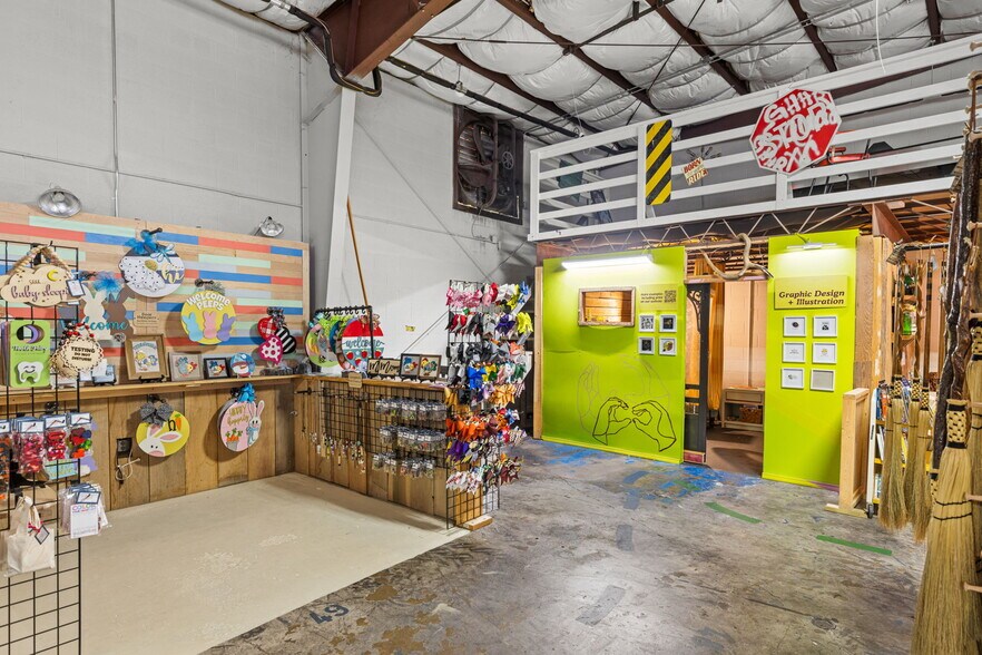 More Photos Of 333 E College St, Florence General Retail For Sale