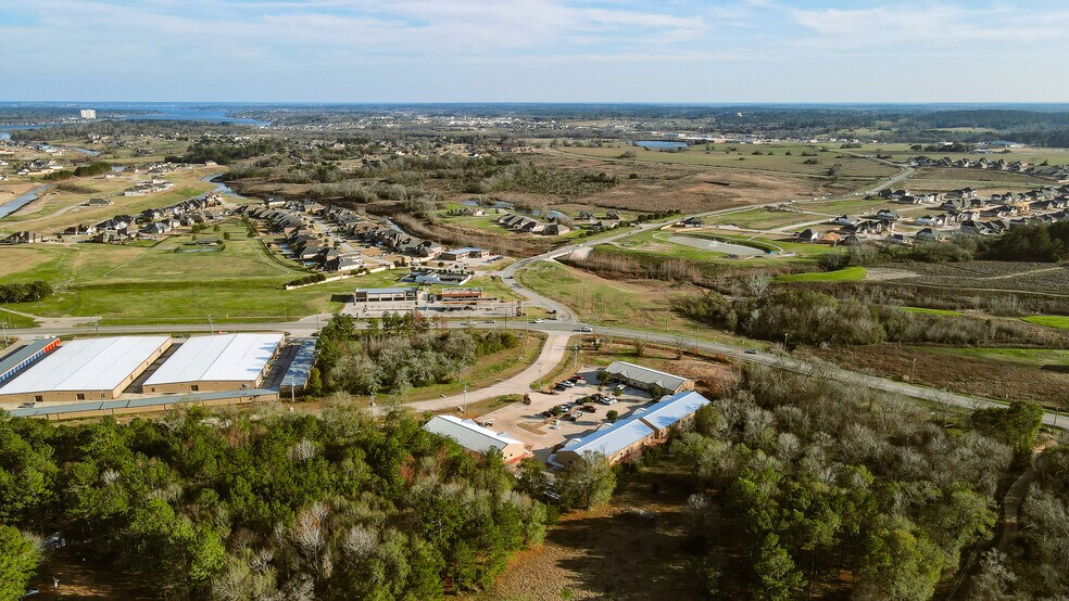 More Photos Of 15349 Summit Park Dr, Montgomery Unknown For Lease