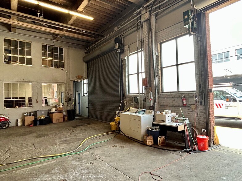 More Photos Of 2125 Jane St, Pittsburgh Warehouse For Lease