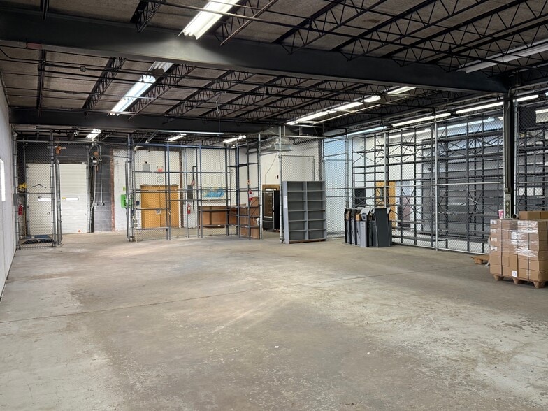 More Photos Of 18 Wendell Pl, Fairview Warehouse For Lease