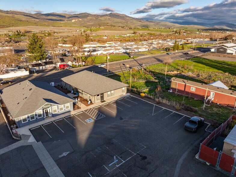 More Photos Of 296 S Pacific Hwy, Talent Medical For Sale