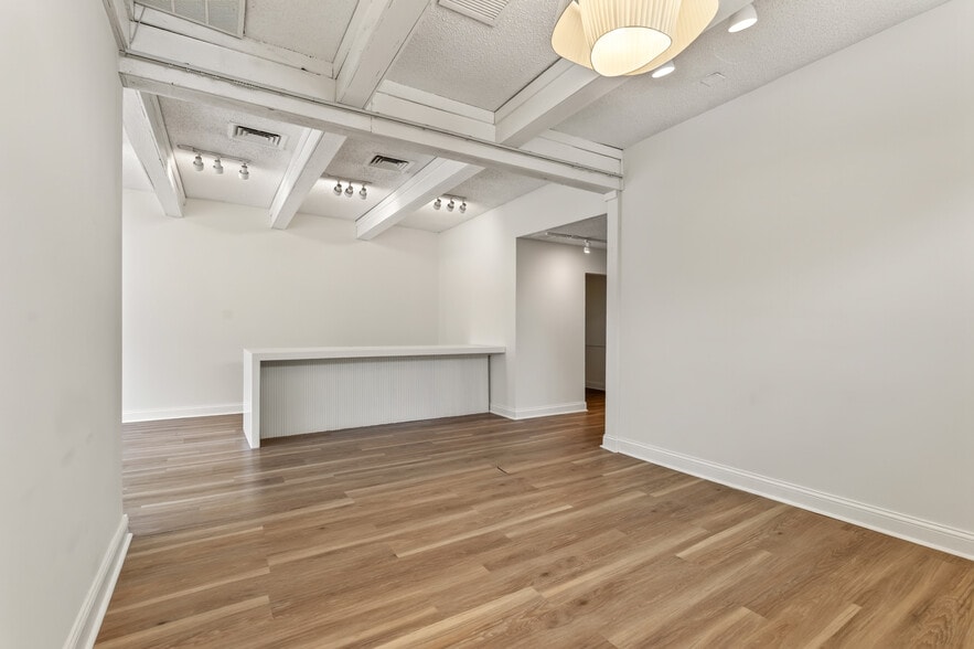 More Photos Of 1207 W 47th St, Kansas City Storefront Retail Residential For Lease