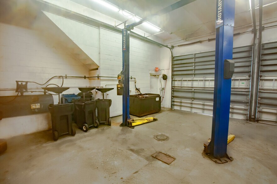 More Photos Of 20390 S Dixie Hwy, Cutler Bay Auto Repair For Lease