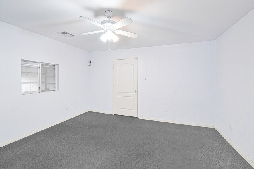 More Photos Of 8621 Antelope Dr, Houston Service For Lease