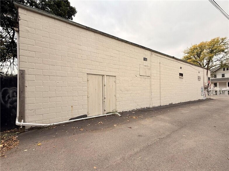 More Photos Of 406 Walnut St, Elmira Convenience Store For Sale