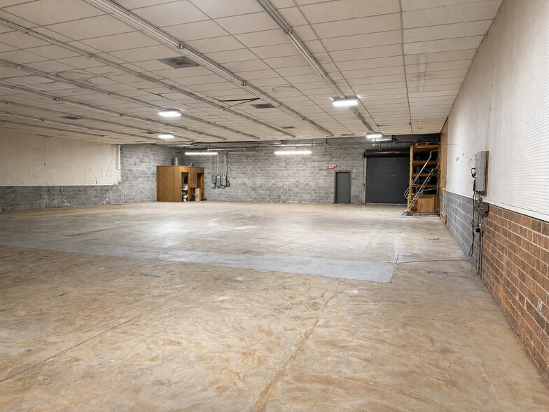 More Photos Of 945 NC Highway 66 S, Kernersville Storefront For Lease