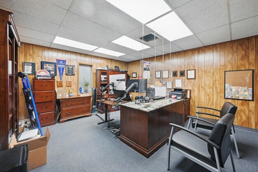 More Photos Of 4016 N Main St, Fort Worth Office For Sale