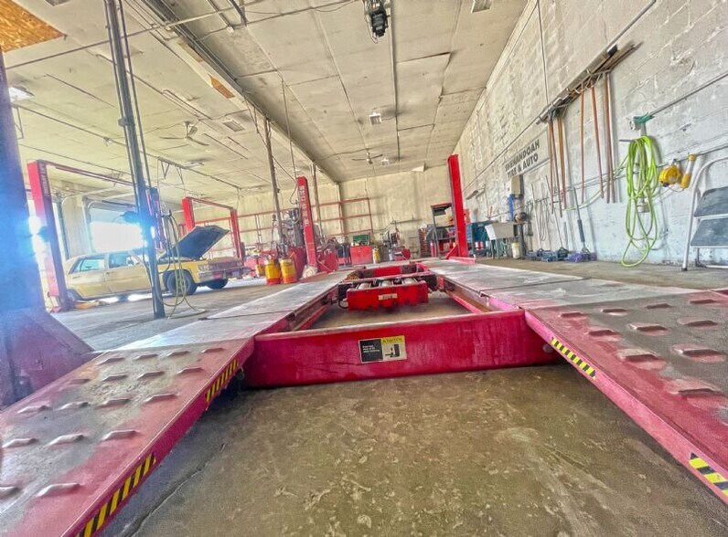 More Photos Of 1101 W Sheridan Ave, Shenandoah Auto Repair For Sale