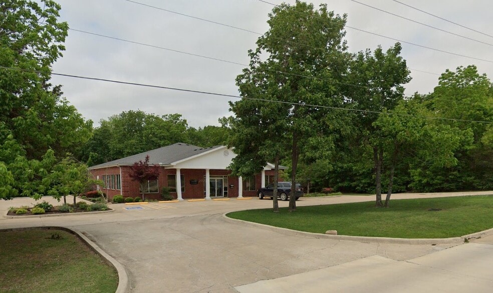 Primary Photo Of 1101 S Stadium Dr, Ada Office For Lease