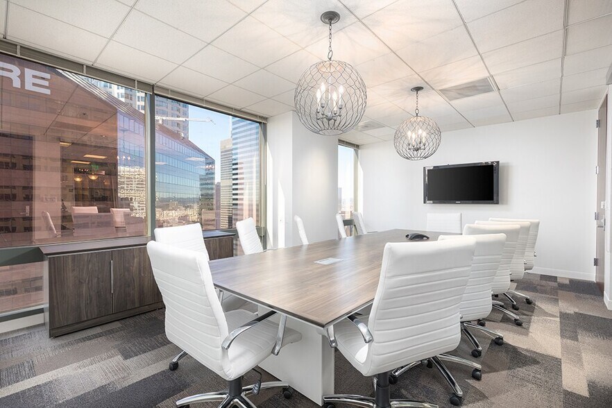 More Photos Of 355 S Grand Ave, Los Angeles Coworking Space
