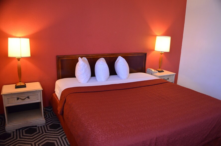 More Photos Of 12808 S Ashland Ave, Calumet Park Hotel For Sale