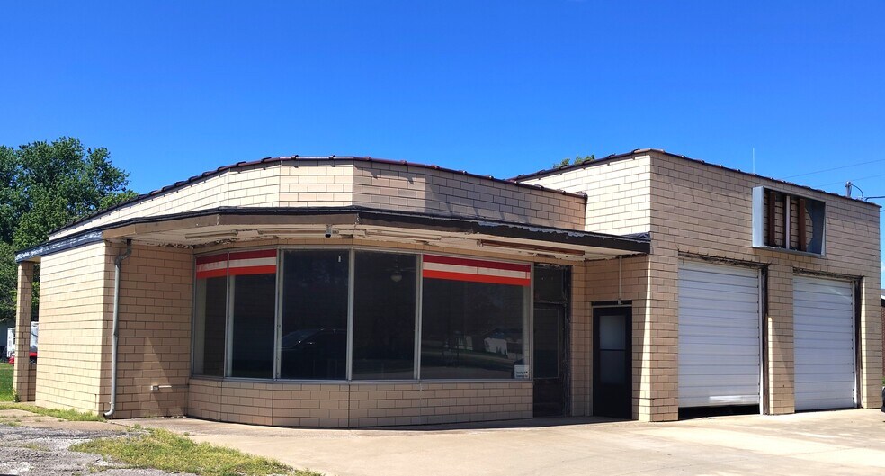 More Photos Of 39 N Walnut St, Tamaroa Specialty For Sale