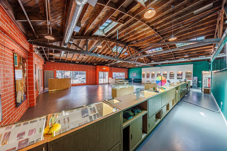 More Photos Of 402 W 5th St, San Pedro General Retail For Sale