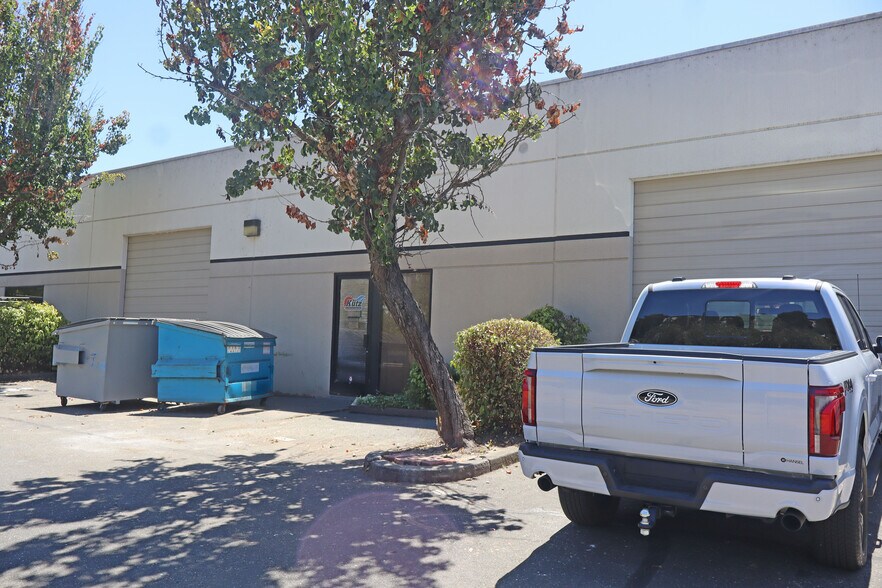 More Photos Of 5610 Skylane Blvd, Santa Rosa Warehouse For Lease