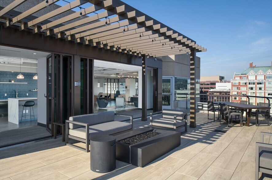 More Photos Of 2000 Pennsylvania Ave NW, Washington Office For Lease