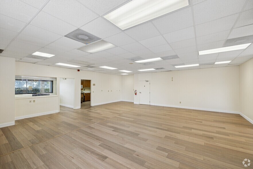 More Photos Of 5991 Anglers Ave, Fort Lauderdale Bank For Lease