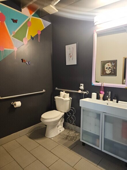 More Photos Of 914 Howell Mill Rd NW, Atlanta Office For Lease