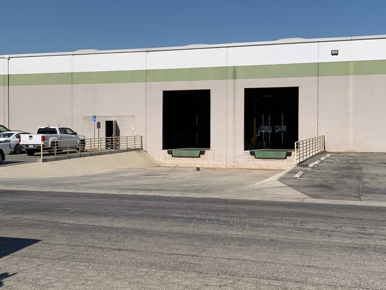 More Photos Of 2201 E Brundage Ln, Bakersfield Distribution For Lease
