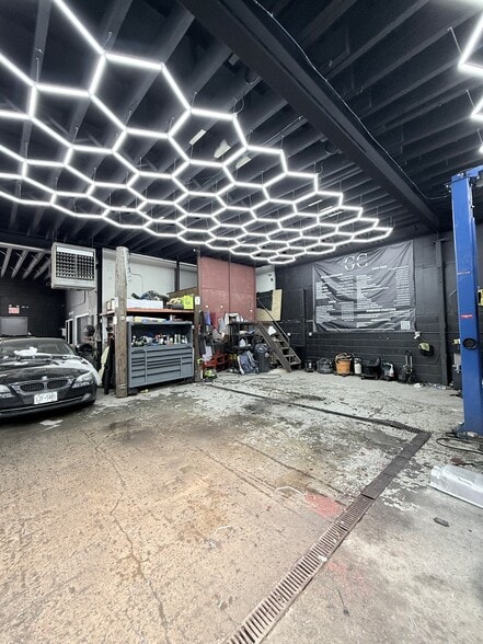 More Photos Of 2814 20th Ave, Long Island City Warehouse For Lease