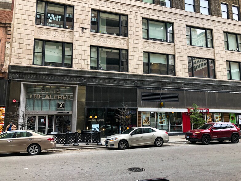 More Photos Of 30 E Adams St, Chicago Apartments For Lease