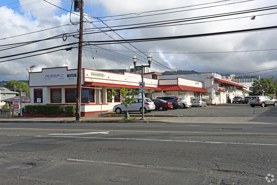 More Photos Of 2130 N King St, Honolulu Freestanding For Lease