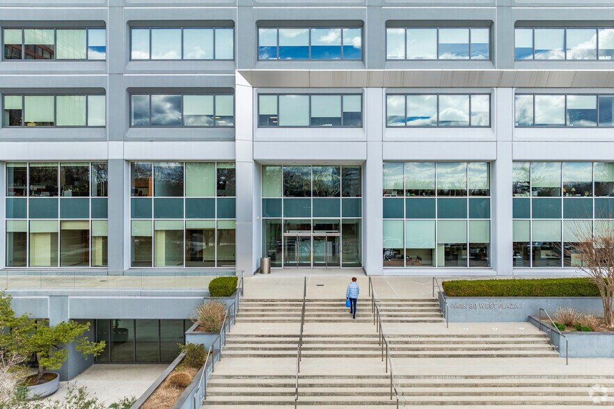 More Photos Of 250 Pehle Ave, Saddle Brook Office For Lease