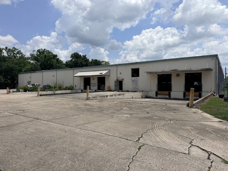 More Photos Of 6025 Edgewater Dr, Orlando Warehouse For Lease