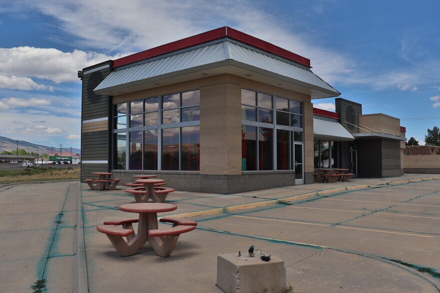 More Photos Of 1902 Mountain View Dr, Cody Fast Food For Sale