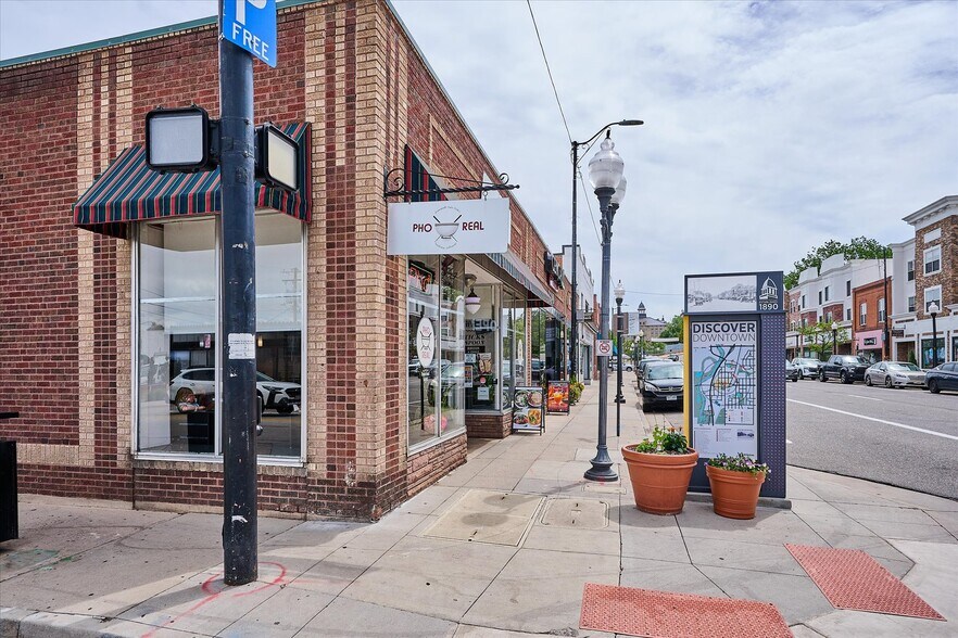 More Photos Of 1109 W Littleton Blvd, Littleton Office For Sale