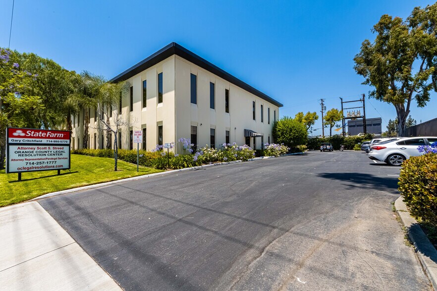 More Photos Of 595 W Lambert Rd, Brea Loft Creative Space For Lease