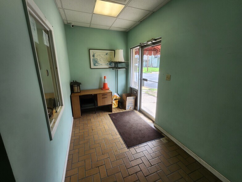 More Photos Of 943 Sanderson Ave, Scranton Warehouse For Sale