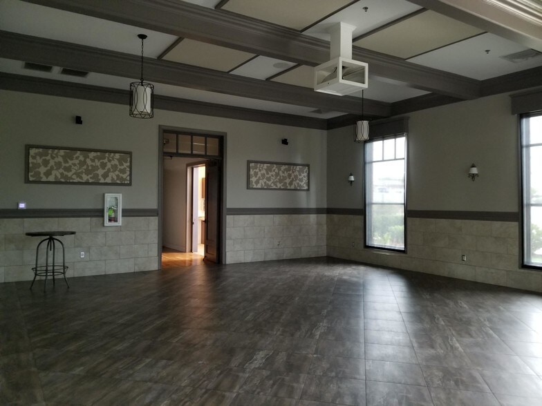 More Photos Of 2251 N Greenville Ave, Richardson Freestanding For Sale